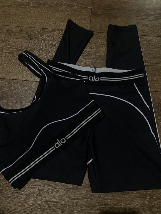 ALO Yoga Pants - Alo Yoga Set